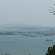 구봉정 망원경으로 바라본 영종도 공항